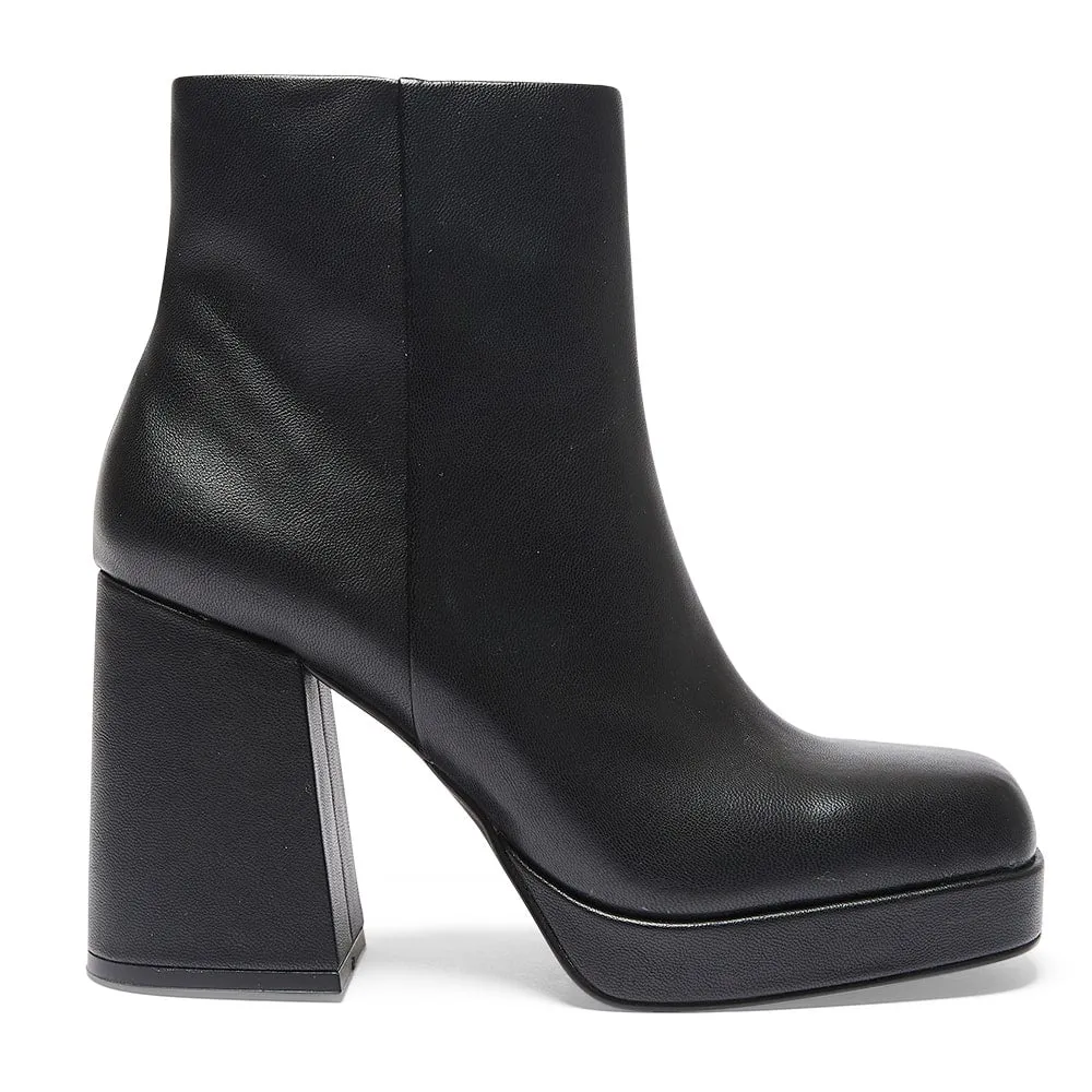 Capulet Boot in Black Smooth