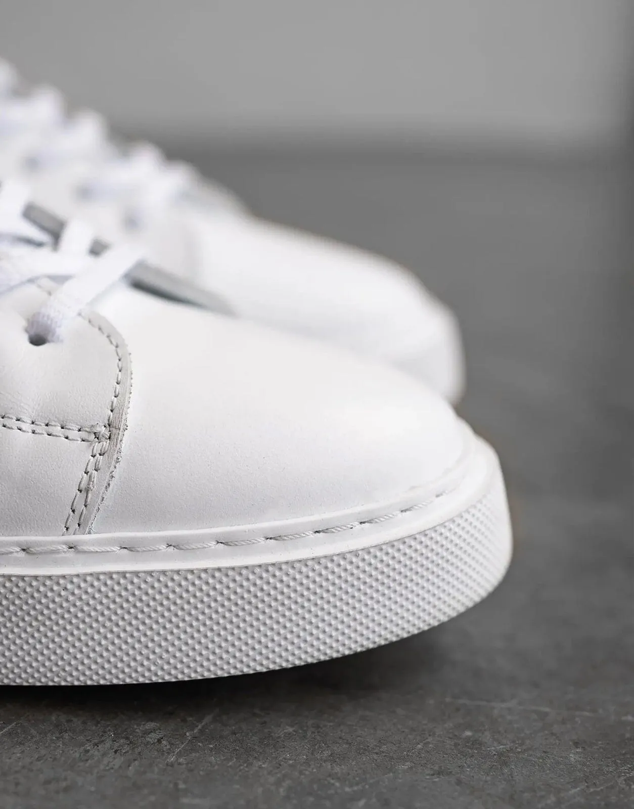 Fade Iconic White Sneakers