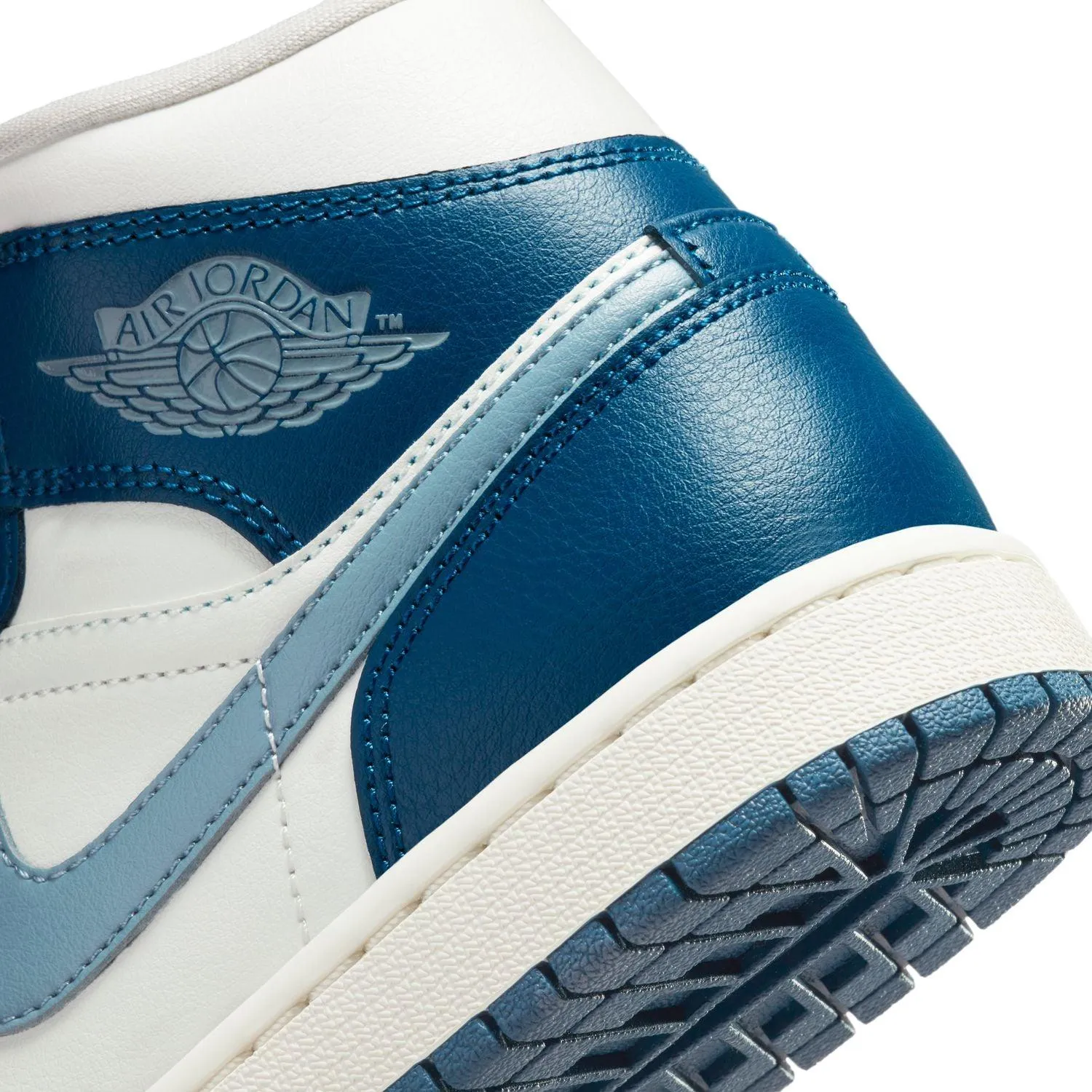 Wmns Air Jordan 1 Mid 'French Blue'